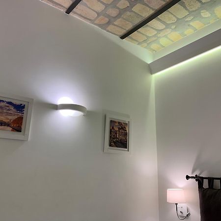 Luxury Rooms Near Colosseum ローマ 部屋 写真