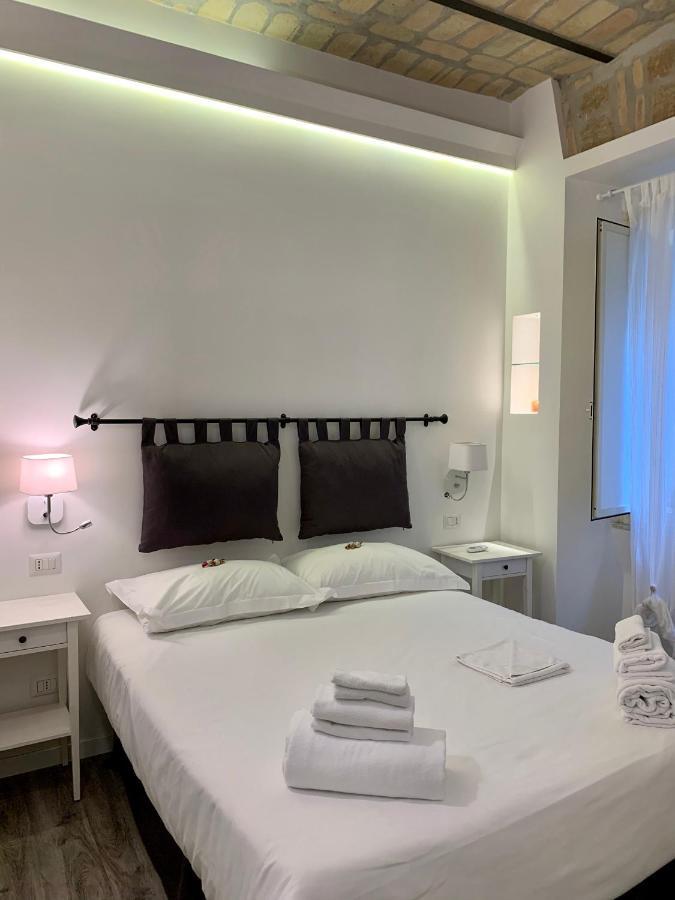 Luxury Rooms Near Colosseum ローマ エクステリア 写真