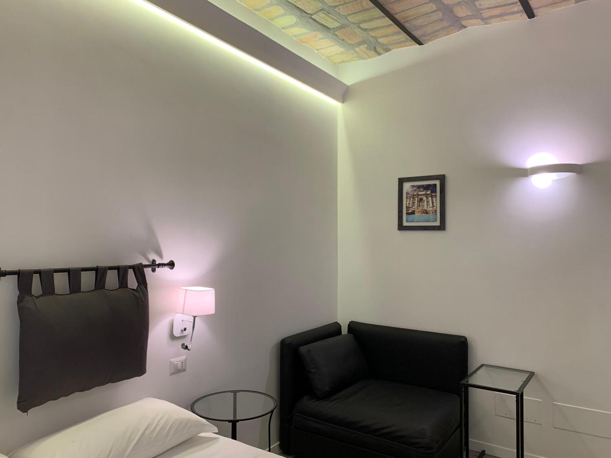 Luxury Rooms Near Colosseum ローマ 部屋 写真