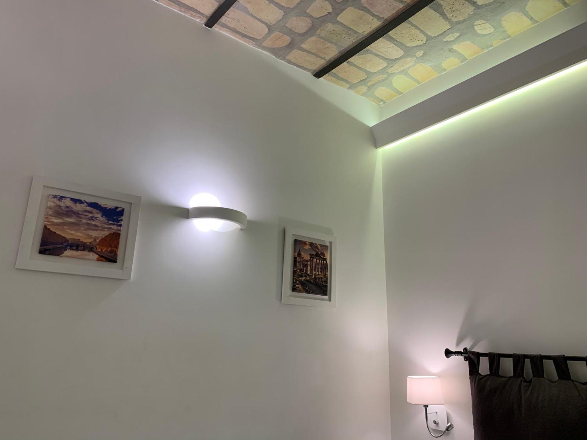 Luxury Rooms Near Colosseum ローマ 部屋 写真