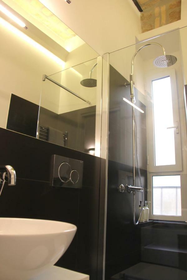 Luxury Rooms Near Colosseum ローマ エクステリア 写真